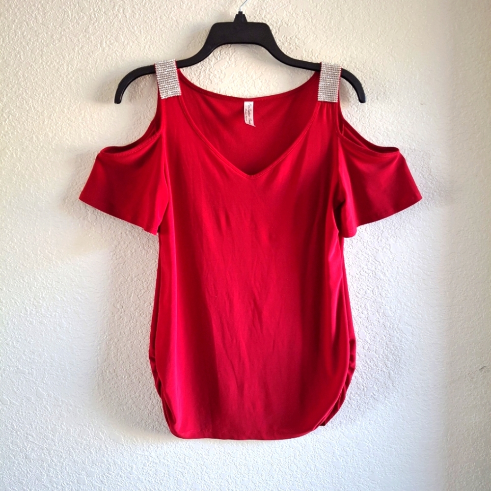 Red Shoulder Cut Out Cold Shoulder Small Cinched Bling Short Sleeve Shirt 🔷️